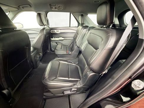 Used 2022 Ford Explorer XLT AWD/4WD image 25