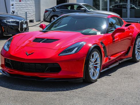 Used 2015 Chevrolet Corvette Z06 w/ 3LZ Preferred Equipment Group RWD image 3