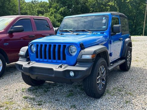 Used 2022 Jeep Wrangler Sport AWD/4WD image 2