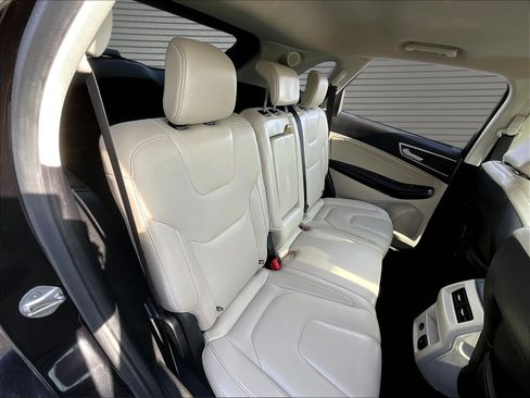 Used 2022 Ford Edge Titanium AWD/4WD image 25