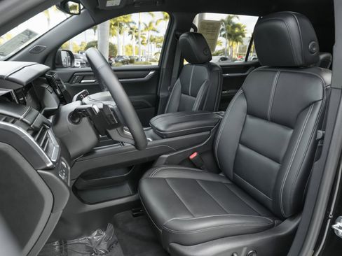 Used 2024 GMC Acadia Elevation image 7