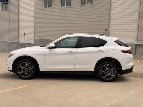 Used 2019 Alfa Romeo Stelvio AWD image 4