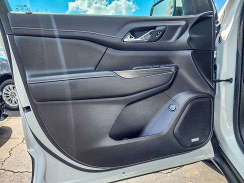 Certified 2023 GMC Acadia SLT image 16