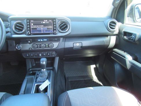 Used 2022 Toyota Tacoma TRD Sport w/ Technology Package RWD image 15