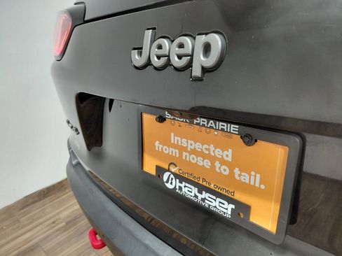 Used 2021 Jeep Cherokee Trailhawk image 25