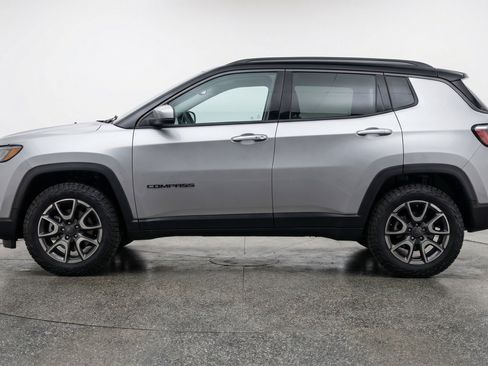 Used 2025 Jeep Compass Trailhawk image 5