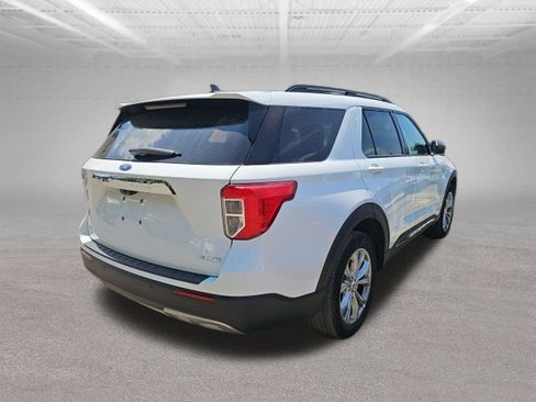 Used 2023 Ford Explorer XLT AWD/4WD image 4
