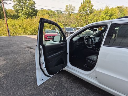 Used 2024 Dodge Durango GT image 9