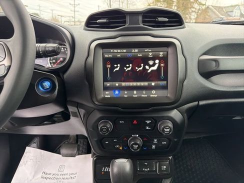 Used 2022 Jeep Renegade Latitude image 16