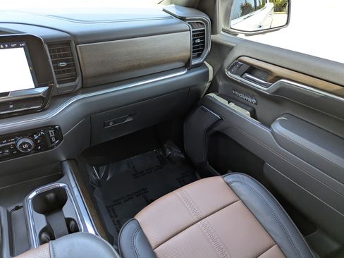Used 2025 Chevrolet Silverado 1500 High Country AWD/4WD image 18