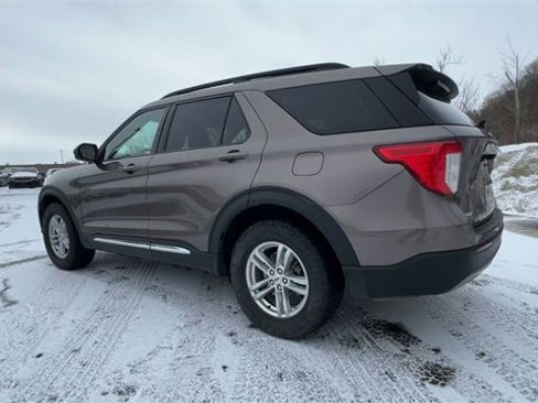 Used 2021 Ford Explorer XLT w/ Equipment Group 202A image 6