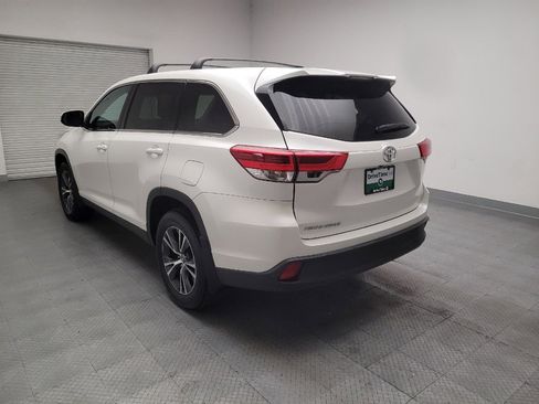 Used 2019 Toyota Highlander LE w/ Carpet Mat Package (TMS) FWD image 5