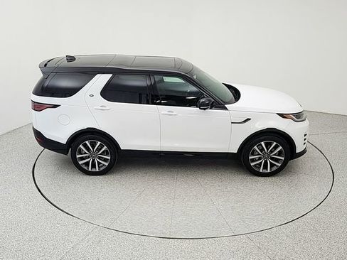 Used 2025 Land Rover Discovery Dynamic SE AWD/4WD image 16