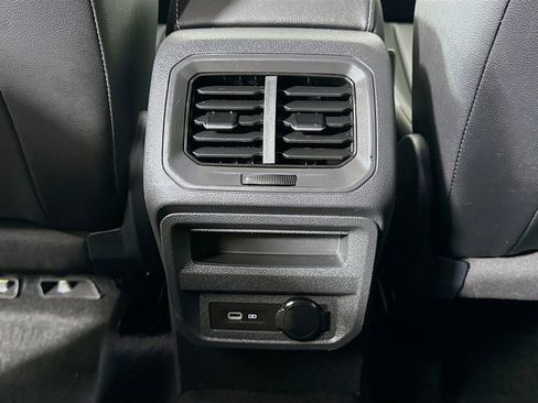 Used 2023 Volkswagen Tiguan SE image 23