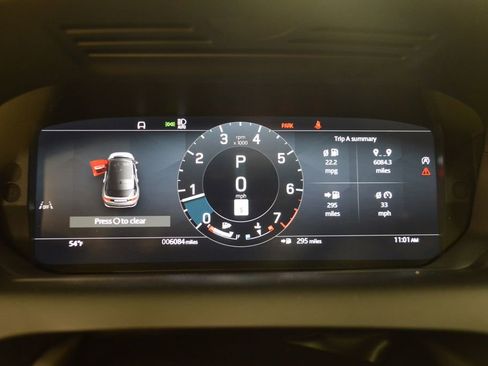 Used 2025 Land Rover Discovery Sport S image 24