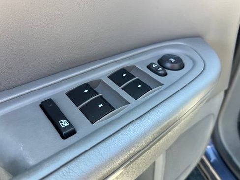 Used 2013 Chevrolet Traverse LT FWD image 12