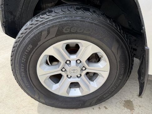 Used 2019 Toyota 4Runner SR5 AWD/4WD image 10