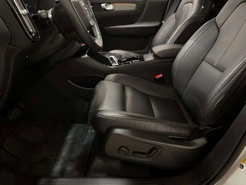 Used 2025 Volvo XC40 B5 Plus image 56