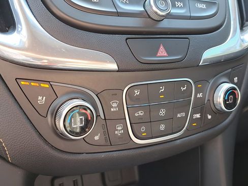 Used 2018 Chevrolet Equinox Premier image 24