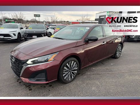 Used 2024 Nissan Altima 2.5 SV FWD image 11