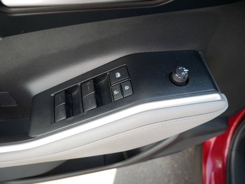 Used 2023 Toyota Highlander XLE AWD/4WD image 16