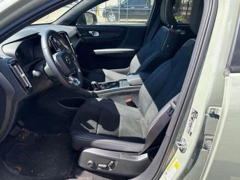 Used 2023 Volvo C40 P8 Recharge Ultimate image 4