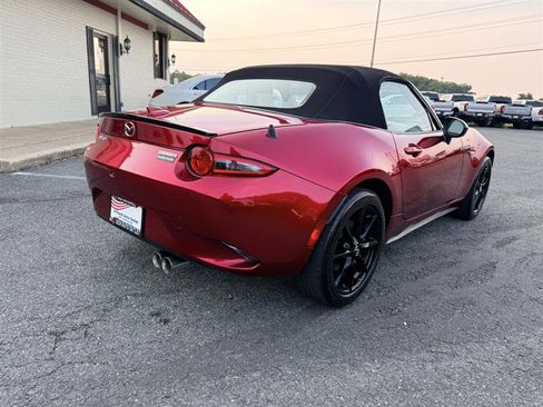 Used 2021 MAZDA MX-5 Miata Club RWD image 5