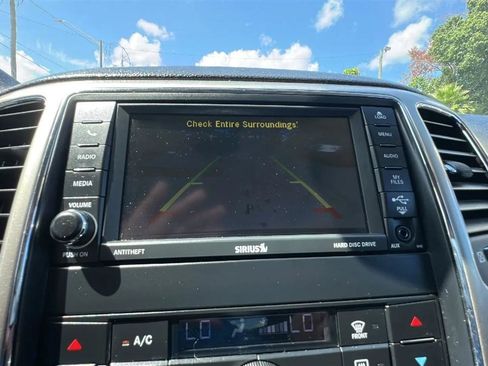 Used 2012 Jeep Grand Cherokee Laredo AWD/4WD image 41
