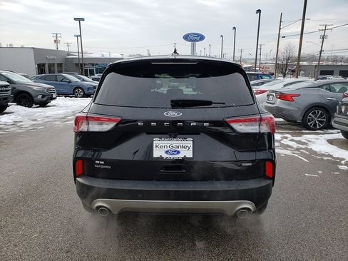 Certified 2021 Ford Escape SE image 6