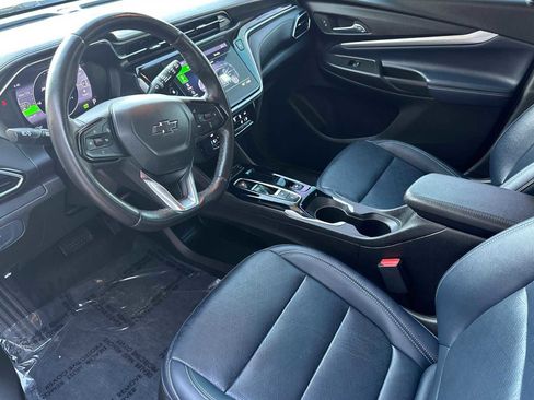 Used 2022 Chevrolet Bolt EUV LT w/ Convenience Package image 9