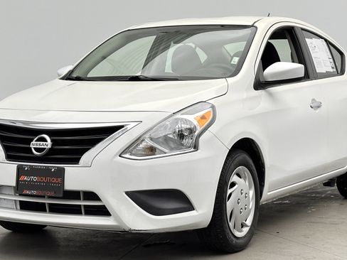 Used 2019 Nissan Versa SV image 8