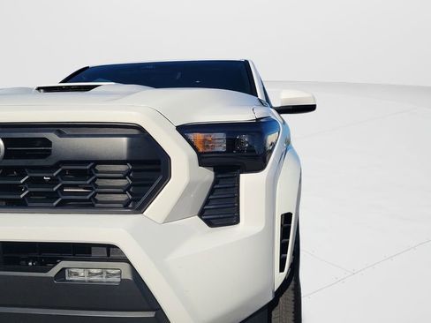 Certified 2025 Toyota Tacoma TRD Sport AWD/4WD image 26