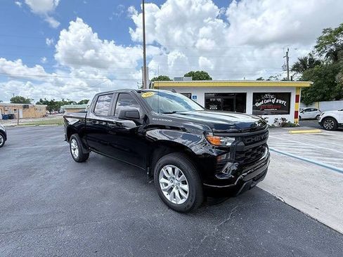 Used 2022 Chevrolet Silverado 1500 Custom RWD image 2