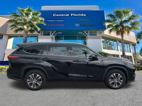 Used 2021 Toyota Highlander XLE FWD image 4