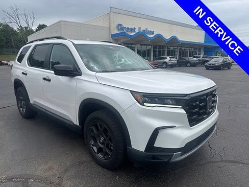 Used 2024 Honda Pilot TrailSport image 1