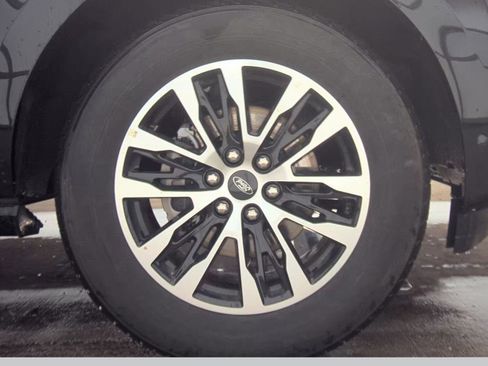 Used 2025 Ford Expedition Platinum image 10