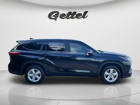 Certified 2023 Toyota Highlander LE FWD image 4