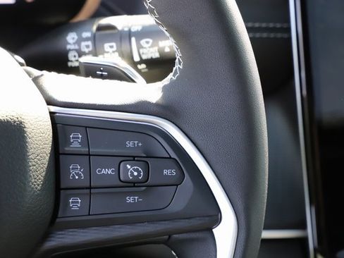 New 2025 Jeep Grand Cherokee Altitude image 22