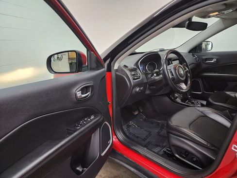 Used 2021 Jeep Compass Latitude w/ Sun and Sound Group AWD/4WD image 11