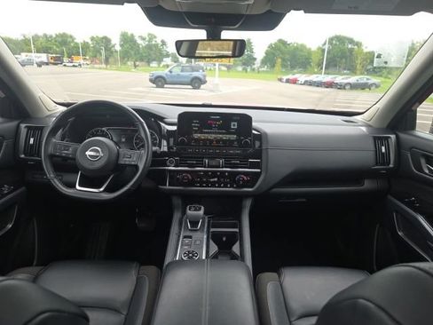 Used 2023 Nissan Pathfinder SL w/ SL Premium Package AWD/4WD image 21