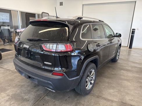 Used 2019 Jeep Cherokee Latitude Plus w/ Comfort/Convenience Group AWD/4WD image 3