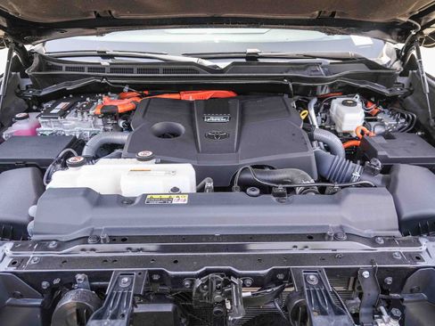 Used 2024 Toyota Sequoia Capstone AWD/4WD image 28