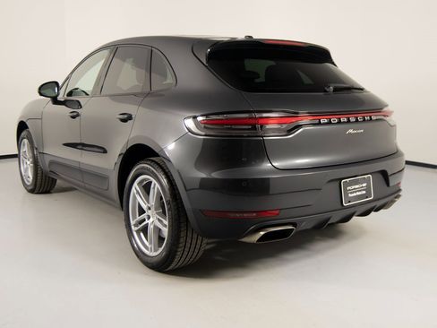 Certified 2021 Porsche Macan image 3