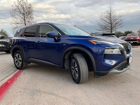 Used 2023 Nissan Rogue SV image 5