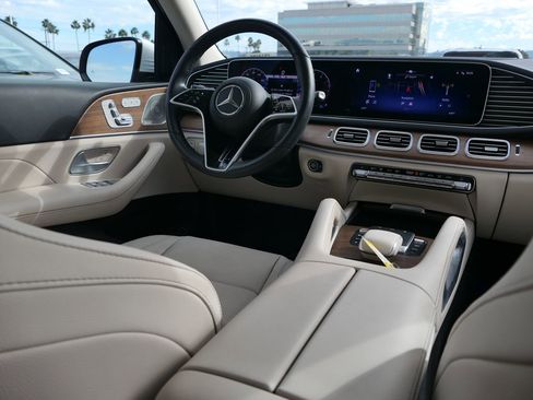 Used 2024 Mercedes-Benz GLE 450 4MATIC image 32