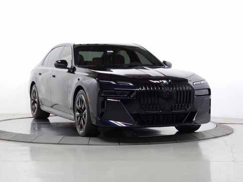 Used 2023 BMW 760i xDrive image 1