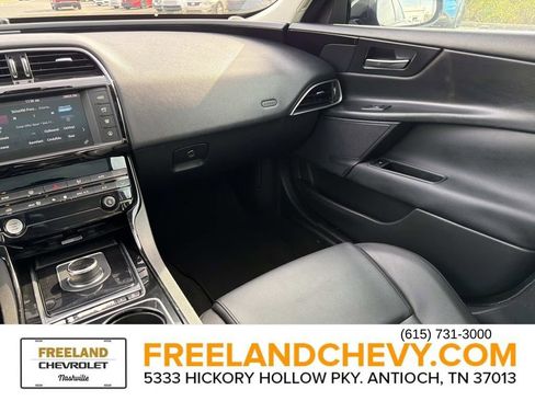 Used 2017 Jaguar XE image 19