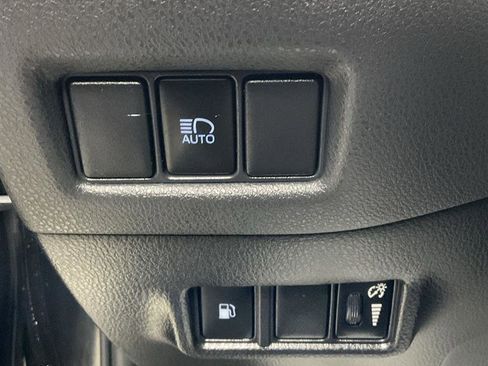 Used 2021 Toyota C-HR LE image 27