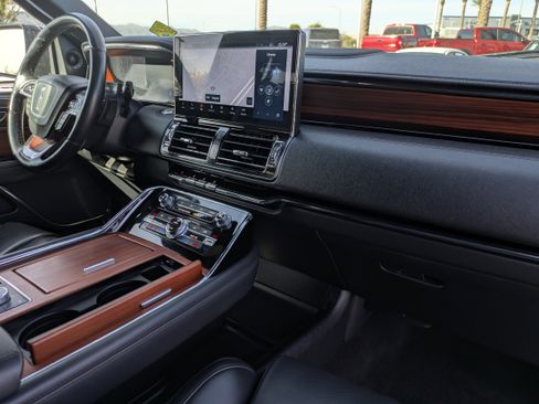 Used 2024 Lincoln Navigator L 4WD image 12