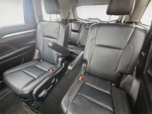 Used 2019 Toyota Highlander XLE image 13